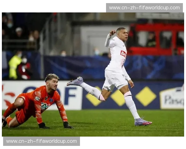 宿命的轮盘：当圣日耳曼遇上巴塞罗那，绿茵场上的恩怨与新生